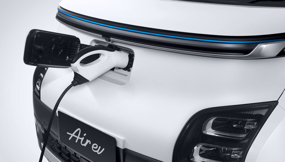 2.Fitur-Easy-Charger-di-Wuling-Air-EV-1000x569